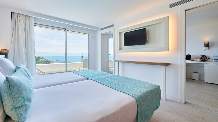 Double Superior Frontal Sea View 